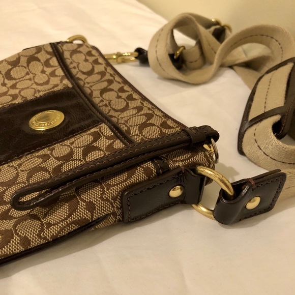 Coach Legacy Signature Swingpack - Picture 3 of 5